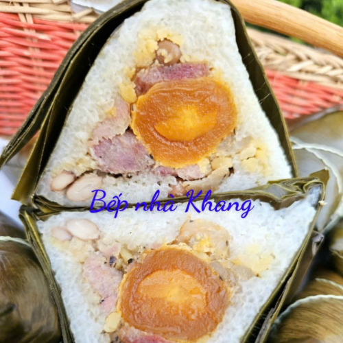 Bánh Ú Thập Cẩm Trứng Muối